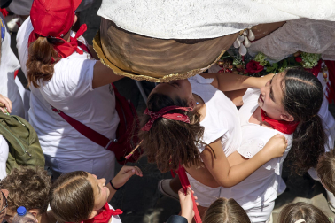 Foto de la despedida de la Comparsa de Gigantes y Cabezudos este 14 de julio de San Fermín 2026.