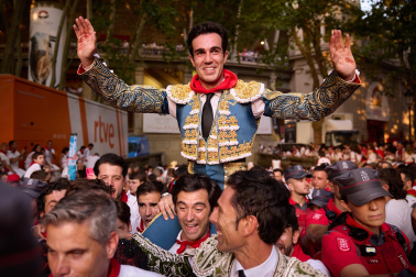 Fotos de la corrida del 14 de julio de la Feria del Toro 2026 con Juan Ortega, Roca Rey y Tomás Rufo