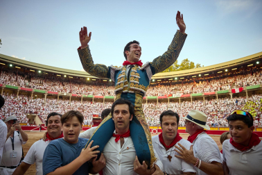 Fotos de la corrida del 14 de julio de la Feria del Toro 2026 con Juan Ortega, Roca Rey y Tomás Rufo