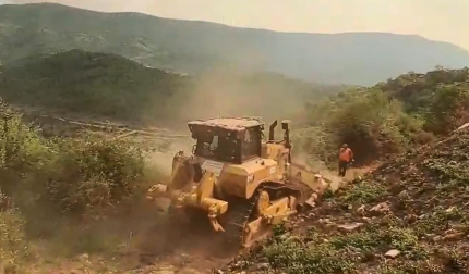 Trabajos de perimetraje en Petilla de Aragón ante la proximidad de los incendios de Aragón