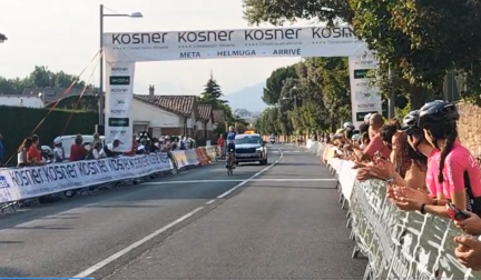 Náxara Odriozola gana la Vuelta a Pamplona
