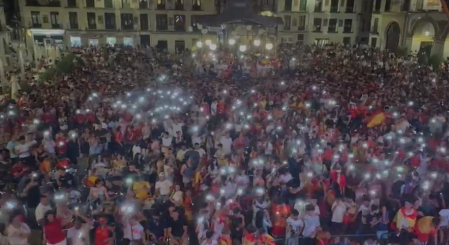 Tudela anima a la selección desde la plaza de los Fueros