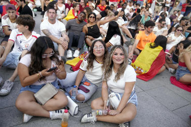Fotos de la plaza del Castillo de Pamplona durante la final del Mundial 2026 y la celebración posterior