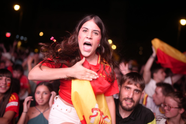 Fotos de la plaza del Castillo de Pamplona durante la final del Mundial 2026 y la celebración posterior
