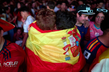Fotos de la plaza del Castillo de Pamplona durante la final del Mundial 2026 y la celebración posterior