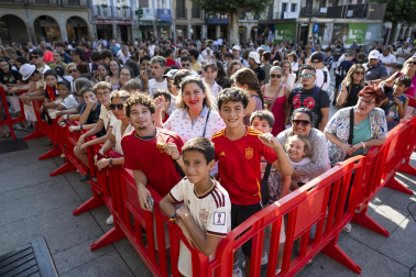 Fotos del recibimiento a Mikel Merino y Javier López Vallejo en el Palacio de Navarra