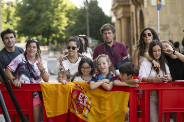 Fotos del recibimiento a Mikel Merino y Javier López Vallejo en el Palacio de Navarra