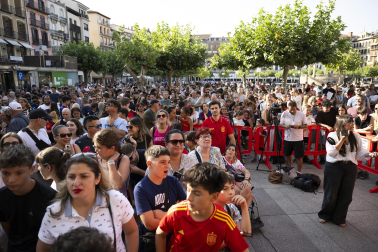 Fotos del recibimiento a Mikel Merino y Javier López Vallejo en el Palacio de Navarra