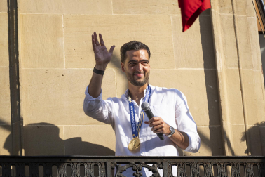 Fotos del recibimiento a Mikel Merino y Javier López Vallejo en el Palacio de Navarra