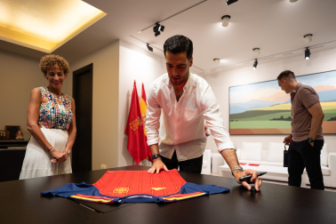 Fotos del recibimiento a Mikel Merino y Javier López Vallejo en el Palacio de Navarra