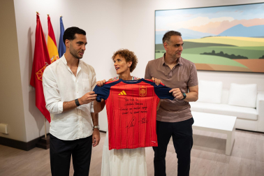 Fotos del recibimiento a Mikel Merino y Javier López Vallejo en el Palacio de Navarra