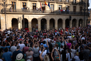 Fotos del recibimiento a Mikel Merino y Javier López Vallejo en el Palacio de Navarra
