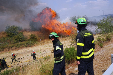 Fotos del incendio entre Salinas de Pamplona y Esquíroz