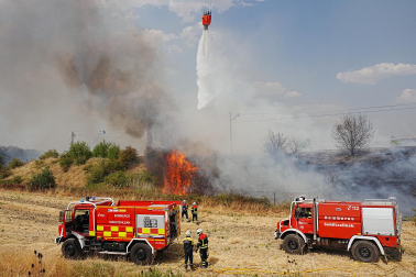 Fotos del incendio entre Salinas de Pamplona y Esquíroz