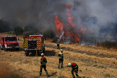 Fotos del incendio entre Salinas de Pamplona y Esquíroz