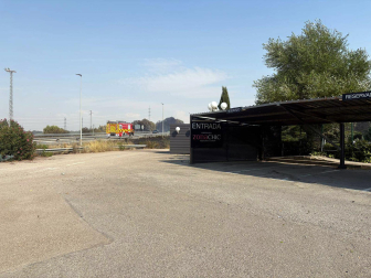 Fotos del incendio en un pinar junto a la autopista A-68 que obligó a desalojar el hotel Villa Castejón