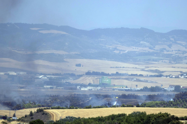 Fotos del incendio entre Salinas de Pamplona y Esquíroz