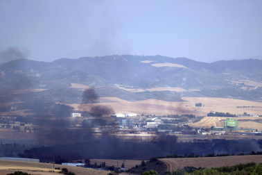 Fotos del incendio entre Salinas de Pamplona y Esquíroz