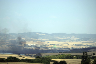 Fotos del incendio entre Salinas de Pamplona y Esquíroz
