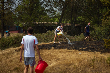 Fotos del incendio entre Salinas de Pamplona y Esquíroz