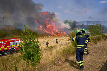 Fotos del incendio entre Salinas de Pamplona y Esquíroz