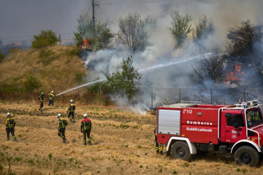 Fotos del incendio entre Salinas de Pamplona y Esquíroz