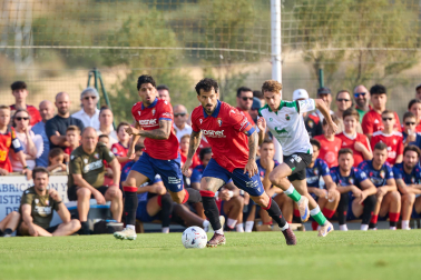 Fotos del amistoso entre Osasuna y Racing en Mendigorria