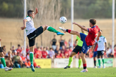 Fotos del amistoso entre Osasuna y Racing en Mendigorria