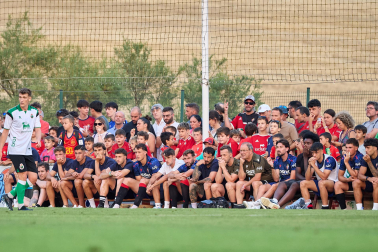 Fotos del amistoso entre Osasuna y Racing en Mendigorria