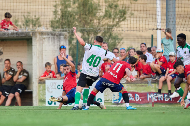 Fotos del amistoso entre Osasuna y Racing en Mendigorria