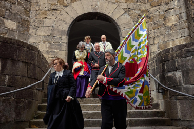 El tradicional baile de la bandera centró los actos de las fiestas en la localidad navarra este sábado, 25 de agosto