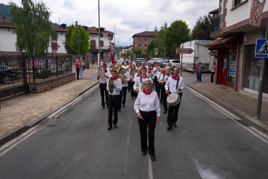 Misa mayor, comparse y celebraciones en la calle en el día grande de las fiestas 2026 de Elizondo