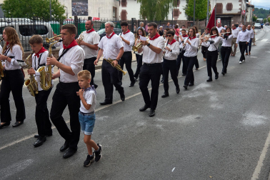 Misa mayor, comparse y celebraciones en la calle en el día grande de las fiestas 2026 de Elizondo
