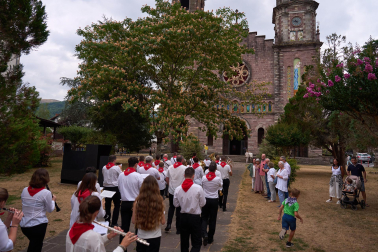 Misa mayor, comparse y celebraciones en la calle en el día grande de las fiestas 2026 de Elizondo