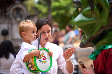 Misa mayor, comparse y celebraciones en la calle en el día grande de las fiestas 2026 de Elizondo