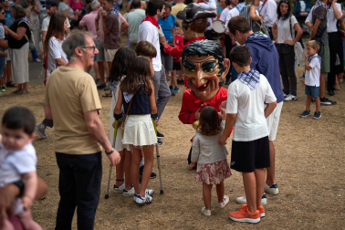 Misa mayor, comparse y celebraciones en la calle en el día grande de las fiestas 2026 de Elizondo