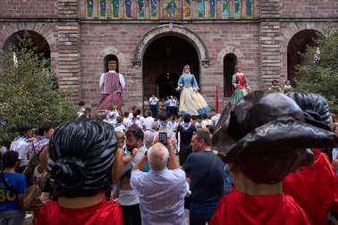 Misa mayor, comparse y celebraciones en la calle en el día grande de las fiestas 2026 de Elizondo