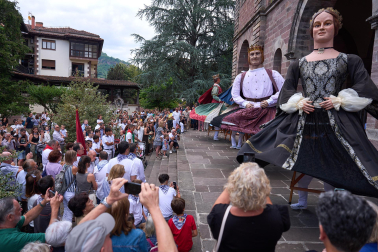 Misa mayor, comparse y celebraciones en la calle en el día grande de las fiestas 2026 de Elizondo
