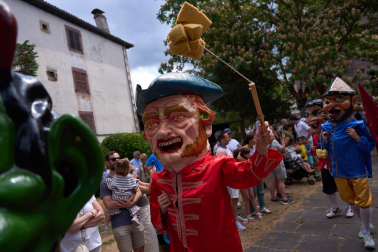 Misa mayor, comparse y celebraciones en la calle en el día grande de las fiestas 2026 de Elizondo