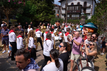 Misa mayor, comparse y celebraciones en la calle en el día grande de las fiestas 2026 de Elizondo