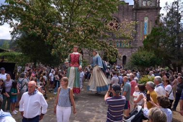 Misa mayor, comparse y celebraciones en la calle en el día grande de las fiestas 2026 de Elizondo