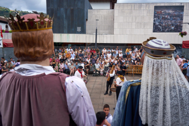 Misa mayor, comparse y celebraciones en la calle en el día grande de las fiestas 2026 de Elizondo