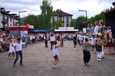 Misa mayor, comparse y celebraciones en la calle en el día grande de las fiestas 2026 de Elizondo