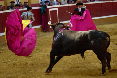 Los diestros Andrés García, Miguel Serrano e Ignacio Candelas se enfrentaron a los novillos de la ganadería Marcos Núñez para