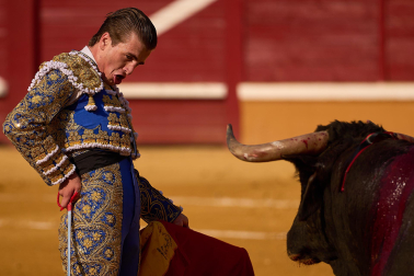 Los diestros Andrés García, Miguel Serrano e Ignacio Candelas se enfrentaron a los novillos de la ganadería Marcos Núñez para