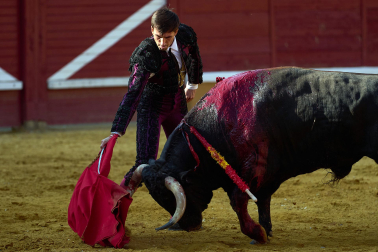 Los diestros Andrés García, Miguel Serrano e Ignacio Candelas se enfrentaron a los novillos de la ganadería Marcos Núñez para