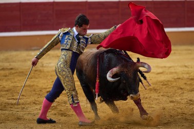 Los diestros Andrés García, Miguel Serrano e Ignacio Candelas se enfrentaron a los novillos de la ganadería Marcos Núñez para