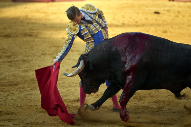 Los diestros Andrés García, Miguel Serrano e Ignacio Candelas se enfrentaron a los novillos de la ganadería Marcos Núñez para