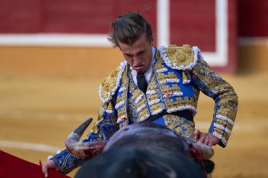 Los diestros Andrés García, Miguel Serrano e Ignacio Candelas se enfrentaron a los novillos de la ganadería Marcos Núñez para
