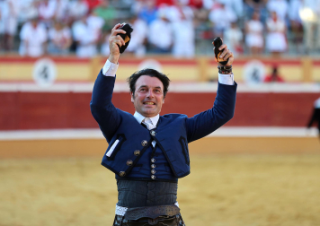 Andy Cartagena, Sergio Domínguez y Guillermo Hermoso de Mendoza se enfrentaron a los astados de Rosa Rodrigo en la corrida de rejones de fiestas de Tudela 2026 celebrada el domingo 26 de julio